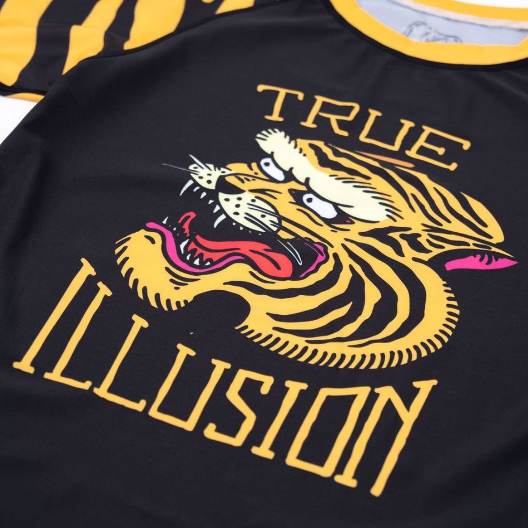 True Illusion Short Sleeve BJJ Rash Guard - Tiger, close-up of chest graphic showing roaring tiger illustration in gold