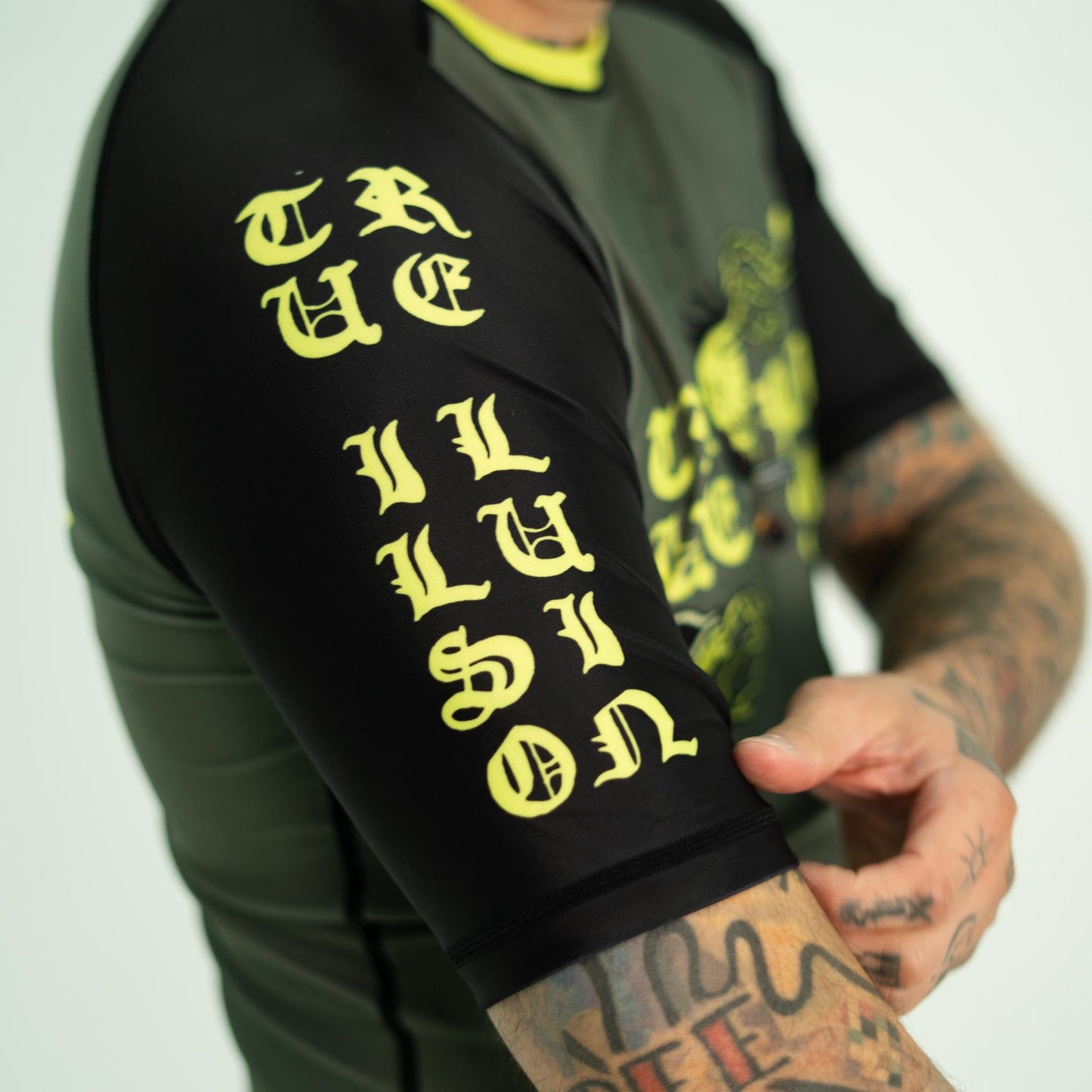 True Illusion Short Sleeve Rash Guard - Fire Skull